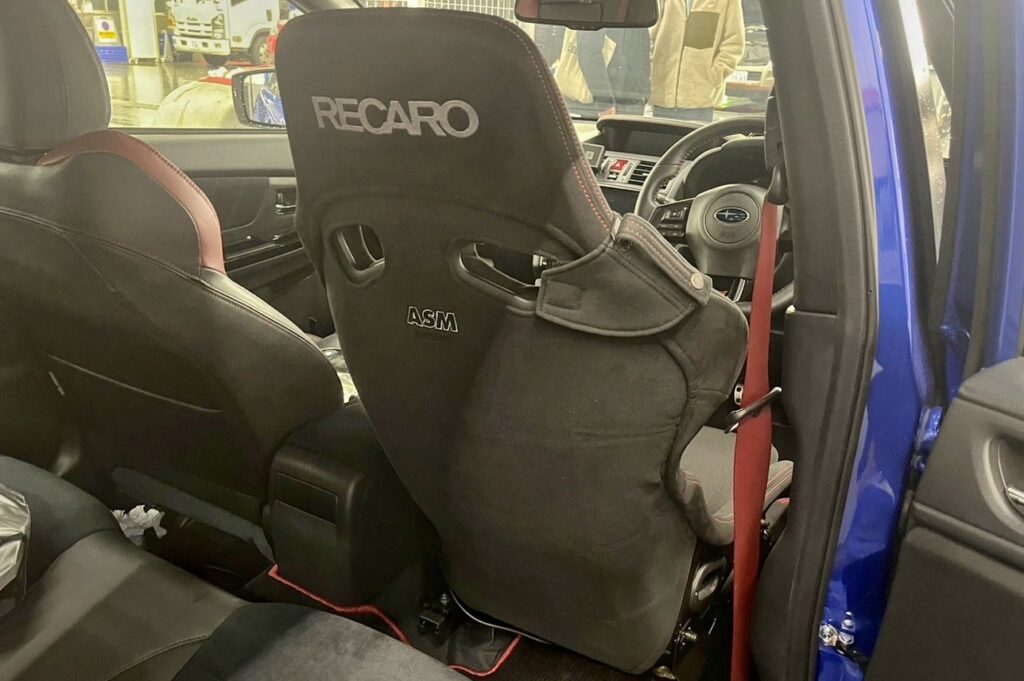 WRX STiにRECARO RS-G ASM LIMITED Ruby | A PIT AUTOBACS